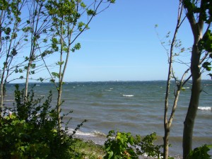 Seeblick in die Wismarbucht am 29. Mai 2009. Gegenüber das Ufer der Ostseeinsel Poel.