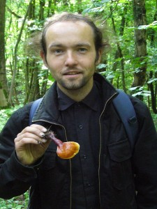 Sandro Feistkorn ist glücklich. Einen solchen Fund macht man nicht jeden Tag. Einen Glänzenden Lackporling (Ganoderma lucidum).In der asiatischen Naturheilkunde so atwas wie ein Wundermittel. So wertvoll wie ein Hauptgewinn im Lotto! 