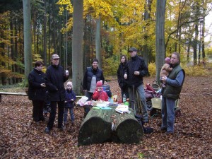 Warmer Kaffee oder Tee und ein stärkender Imbiss tat gut im spätherbstlich gefärbten Wald bei Blankenberg 31.10.2009.