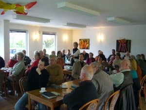 Ria Bütow aus Rostock brachte uns während eines tollen Vortages den Pilz des Jahres 2010, Die Schleiereule (Cortinarius praestans) etwas näher. Die Art ist in Mecklenburg leider nicht zu finden. 08. Mai 2010.