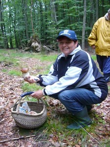 Kaum im Wald, war die Freunde groß über den ersten Steinpilz. Es sollten im verlauf noch einige mehr werden. 29. August 2010.