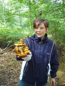 Eigentlich waren die Pilze schon kontrolliert und verstaut und plötlich noch dieser tolle Fund unter einer Lärche - Goldgelbe Lärchenröhrlinge. Die kann mam natürlich auch Essen - ein krönender Abschluß.