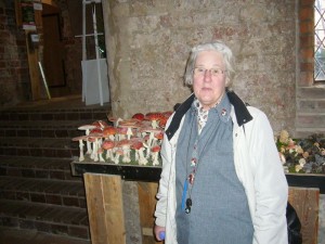 Ganz besonders herzlich konnten wir Brigitte Schurig als Ehengast begrüßen. Viele Jahre haben wir zusammen mit ihr die Pilzflora Nordwestmecklenburgs erkundet. Sie war viele Jahre Landespilzsachverständige Mecklenburg - Vorpommerns und im Vorstand der Deutschen Gesellschaft für Mykologie tätig.