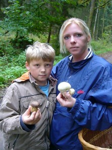 Und hier sind es junge Anis - Champignons und ein lecker ausseheder Röhrling, der aber lieber nicht die Speise bereichern sollte, der Gallen - Röhrling!