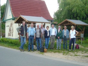 Abschlußfoto vor dem Wiechmannsdorfer Backhaus. 11. Juni 2011.