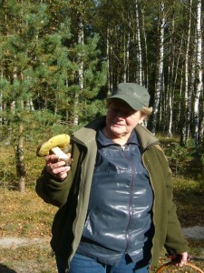 Steinpilze in diesem Jahr zu finden, ist nicht ganz einfach. Sie wachsen schon seit Mitte Juni, meist aber nur als Einzelgänger, selten auch mal etwas geselliger und ergiebiger. 