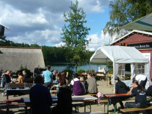 Der Rote See bei Brüel ist ein beliebtes Naherholungsgebiet im Bereich des Naturparkes Sternberger Seenland. Hier kann gewandert, debadet, geangelt, gerudert, gegessen, getrunken und gefeiert werden. Auch wir sind mit unseren Pilzen hier des öfteren zu Gast.