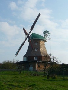 Die alte Mühle ist in einem gepflegten Zustand und zu DDR - Zeiten wurde hier sogar noch Roggen zu Mehl zermahlen. 21.04.2012.