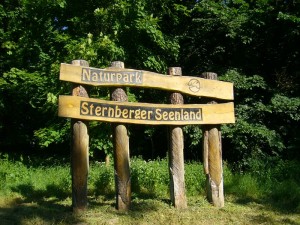 Das waldreiche Gebiet gehört zum Naturpark Sternberger Seenland.