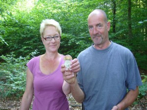 Und wieder ein junger und kerniger Steinpilz, da schlägt doch das Herz eines jeden Sammlers höher!