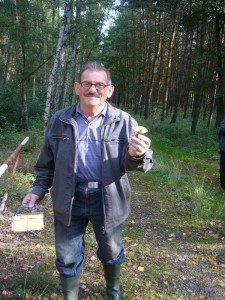 Und dann hat unser Urgestein Hans - Jürgen Wilsch den ersten Pilz entdeckt.